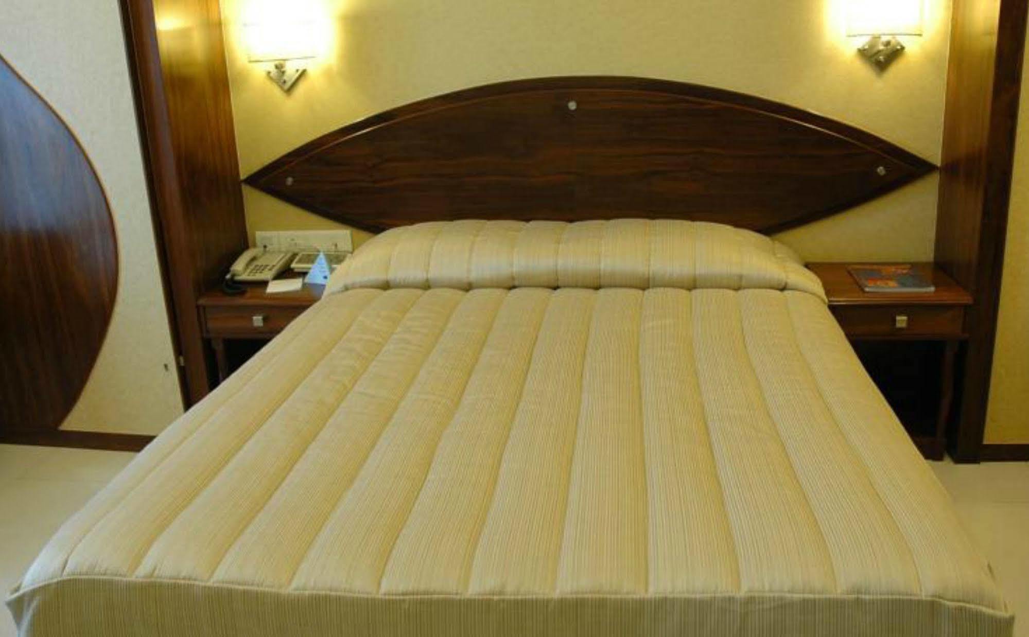 Fabhotel Shubhangan - Nr Bandra Mumbai Eksteriør bilde